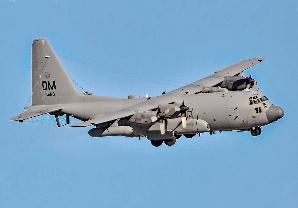 原創外媒爆料：2架EA-37B突降希臘！電子戰飛機登場，加入對伊朗行動中