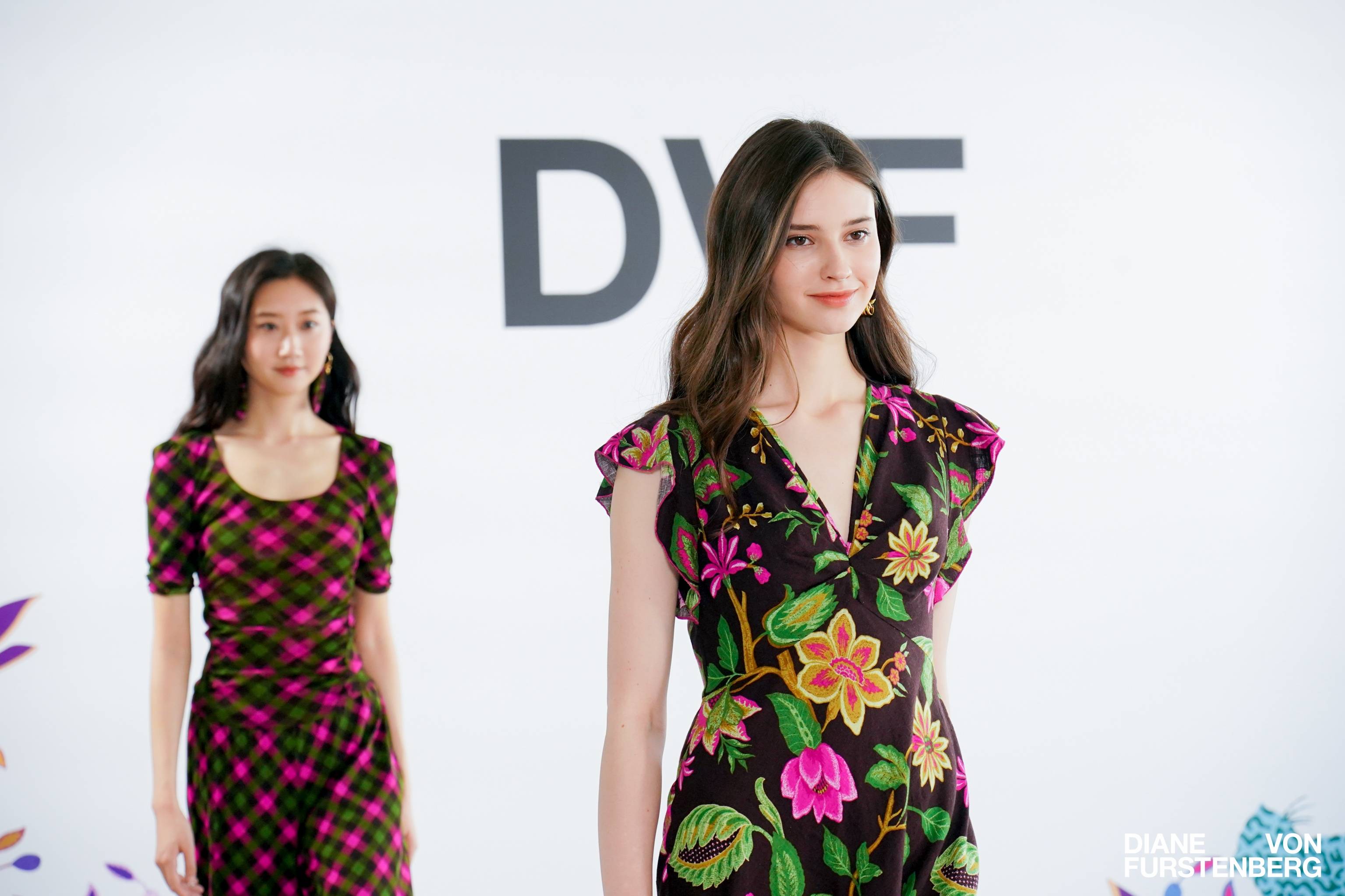 北非藝術入京，DVF以“繁花”派對重寫都市女性日常衣櫥
